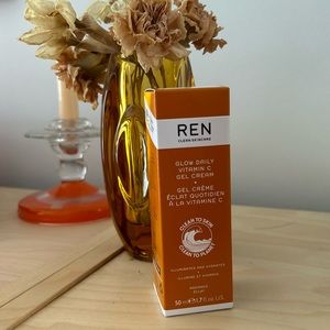 BNWT REN Vit C gel cream 🧡🥕🍊